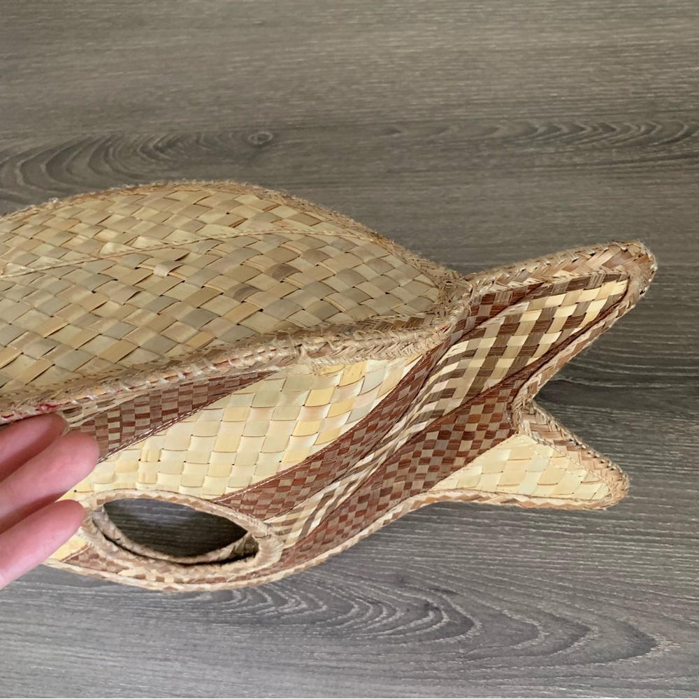 Handmade Artisan Straw Fish Bag Raffia Hand Basket Woven Straw Purse - Picture 6 of 6